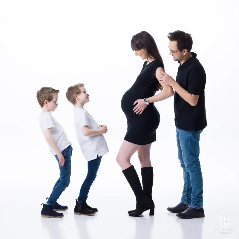 Séance photo grossesse en studio à Montvendre - Frédéric Trin photographe
